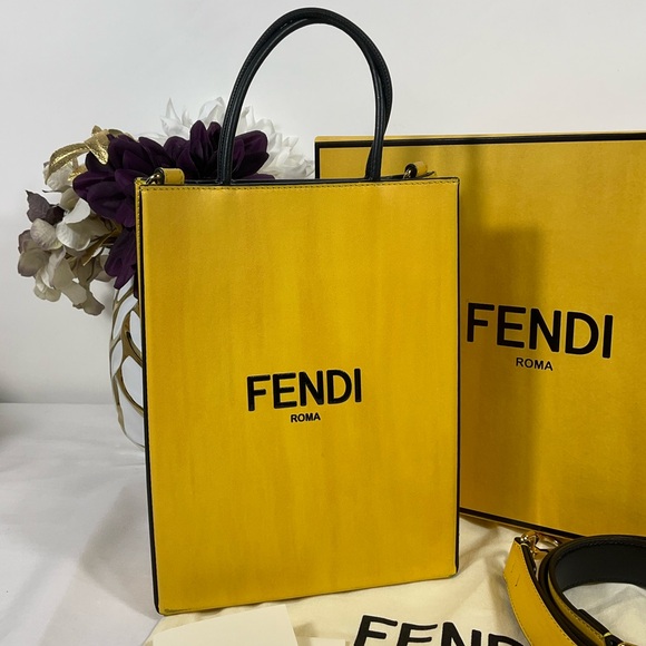 Fendi Medium Shopping Bag - Picture 2 of 16